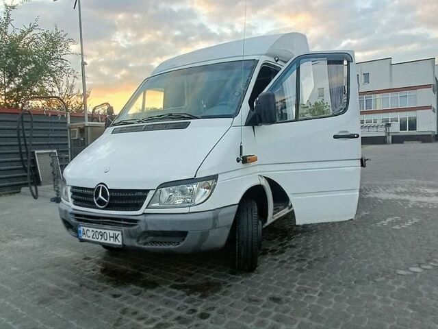 Белый Мерседес Sprinter, объемом двигателя 2.69 л и пробегом 225 тыс. км за 12500 $, фото 1 на Automoto.ua
