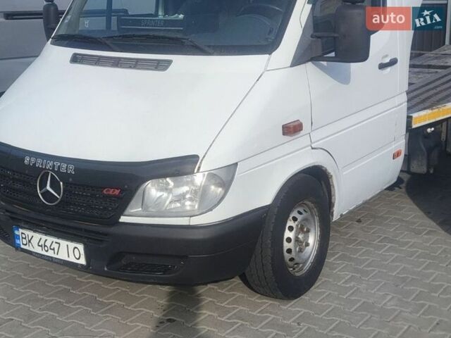 Белый Мерседес Sprinter, объемом двигателя 2.2 л и пробегом 395 тыс. км за 9950 $, фото 1 на Automoto.ua