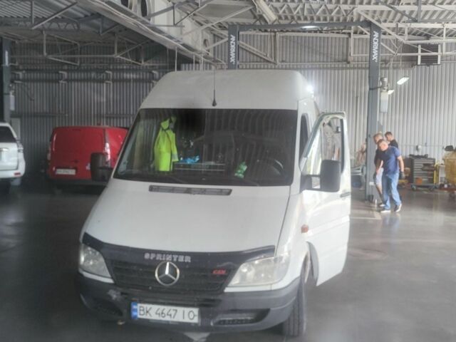 Білий Мерседес Sprinter, об'ємом двигуна 2.15 л та пробігом 400 тис. км за 9950 $, фото 1 на Automoto.ua
