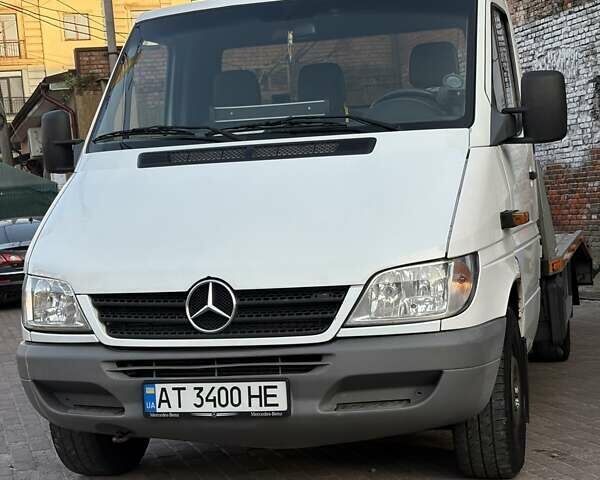 Белый Мерседес Sprinter, объемом двигателя 2.15 л и пробегом 580 тыс. км за 8800 $, фото 1 на Automoto.ua