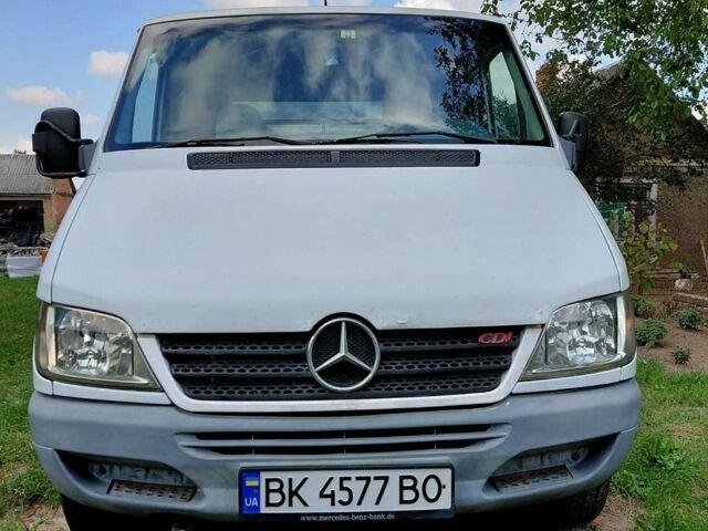 Белый Мерседес Sprinter, объемом двигателя 2.15 л и пробегом 463 тыс. км за 9000 $, фото 1 на Automoto.ua