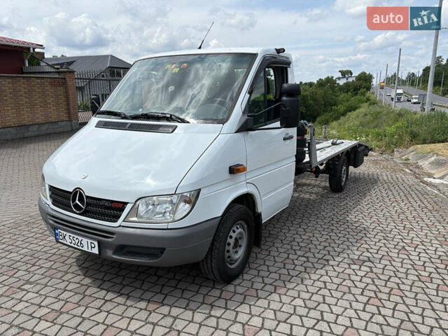 Белый Мерседес Sprinter, объемом двигателя 2.69 л и пробегом 500 тыс. км за 16450 $, фото 1 на Automoto.ua