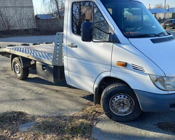 Белый Мерседес Sprinter, объемом двигателя 2.15 л и пробегом 350 тыс. км за 11800 $, фото 1 на Automoto.ua