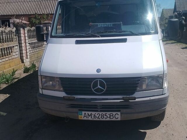 Білий Мерседес Sprinter, об'ємом двигуна 2.9 л та пробігом 600 тис. км за 7200 $, фото 1 на Automoto.ua