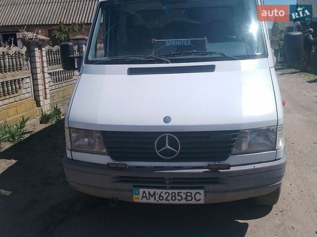 Белый Мерседес Sprinter, объемом двигателя 2.9 л и пробегом 600 тыс. км за 7200 $, фото 1 на Automoto.ua