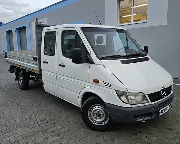 Белый Мерседес Sprinter, объемом двигателя 2.69 л и пробегом 645 тыс. км за 12500 $, фото 1 на Automoto.ua