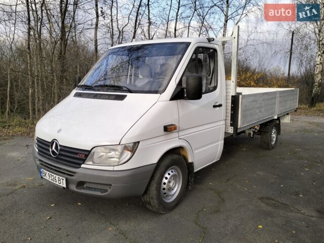 Белый Мерседес Sprinter, объемом двигателя 2.3 л и пробегом 274 тыс. км за 13500 $, фото 1 на Automoto.ua