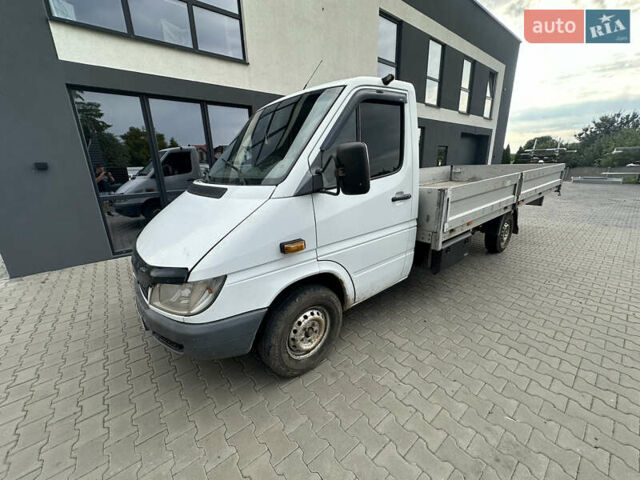 Белый Мерседес Sprinter, объемом двигателя 2.2 л и пробегом 350 тыс. км за 11000 $, фото 1 на Automoto.ua