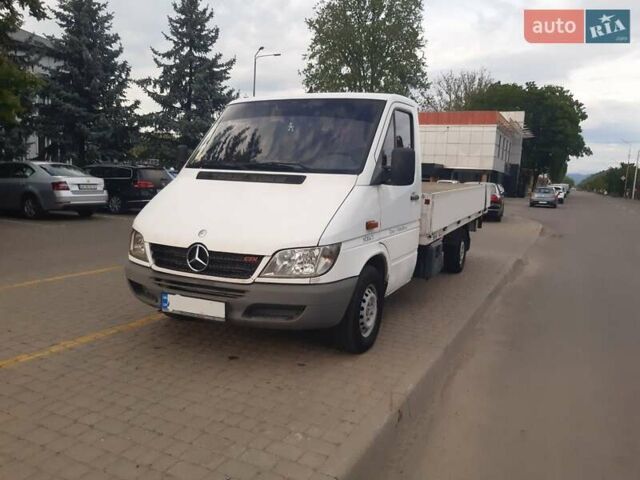 Белый Мерседес Sprinter, объемом двигателя 2.15 л и пробегом 577 тыс. км за 12000 $, фото 1 на Automoto.ua