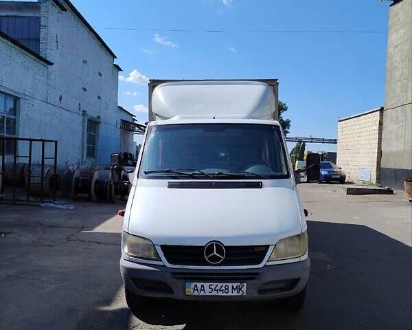 Белый Мерседес Sprinter, объемом двигателя 2.69 л и пробегом 475 тыс. км за 10500 $, фото 1 на Automoto.ua