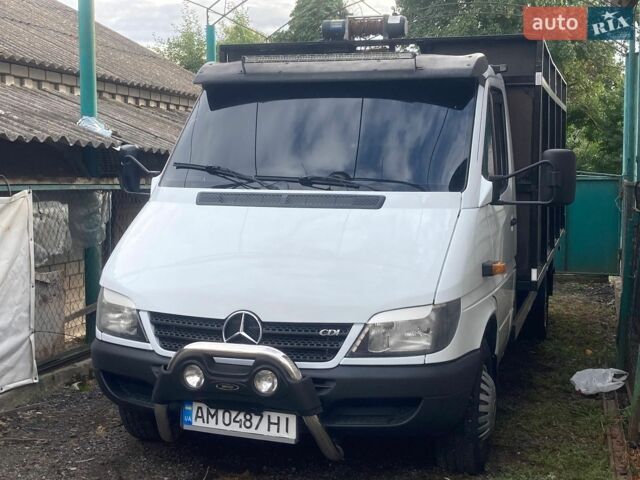 Белый Мерседес Sprinter, объемом двигателя 2.69 л и пробегом 500 тыс. км за 10500 $, фото 1 на Automoto.ua