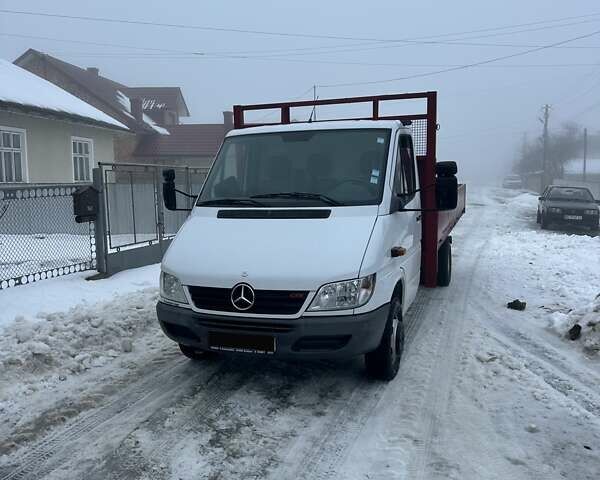 Белый Мерседес Sprinter, объемом двигателя 2.69 л и пробегом 270 тыс. км за 17900 $, фото 1 на Automoto.ua