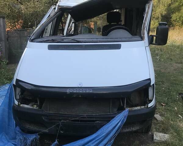 Белый Мерседес Sprinter, объемом двигателя 0 л и пробегом 350 тыс. км за 4000 $, фото 1 на Automoto.ua
