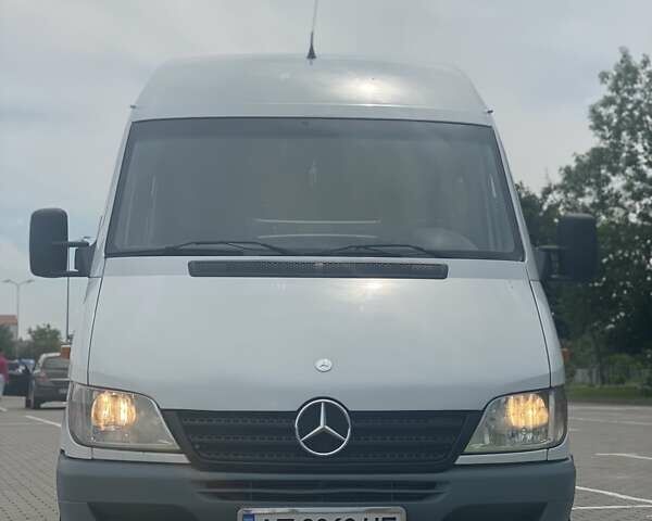 Белый Мерседес Sprinter, объемом двигателя 2.2 л и пробегом 480 тыс. км за 12000 $, фото 1 на Automoto.ua