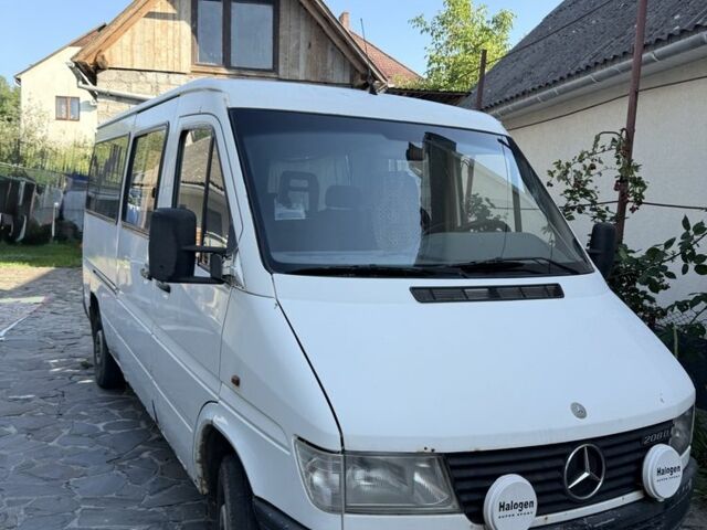 Белый Мерседес Sprinter, объемом двигателя 2.3 л и пробегом 423 тыс. км за 4989 $, фото 1 на Automoto.ua
