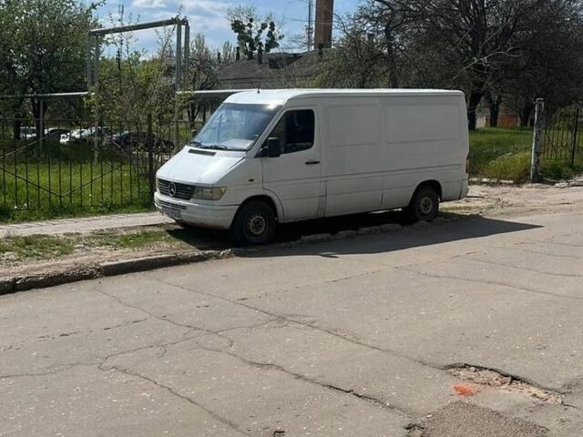 Белый Мерседес Sprinter, объемом двигателя 2.9 л и пробегом 565 тыс. км за 3500 $, фото 1 на Automoto.ua