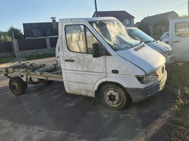 Белый Мерседес Sprinter, объемом двигателя 0 л и пробегом 450 тыс. км за 2602 $, фото 1 на Automoto.ua