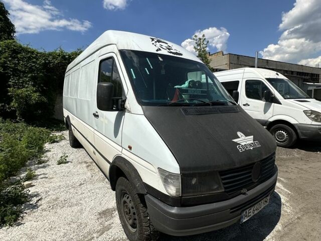 Белый Мерседес Sprinter, объемом двигателя 2.9 л и пробегом 400 тыс. км за 3000 $, фото 1 на Automoto.ua