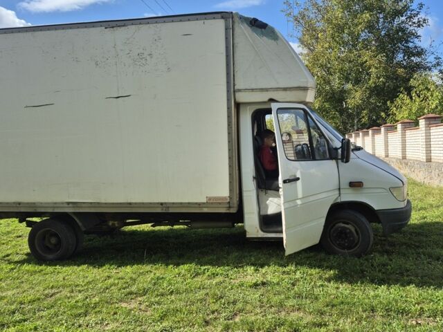Белый Мерседес Sprinter, объемом двигателя 0 л и пробегом 540 тыс. км за 4800 $, фото 1 на Automoto.ua