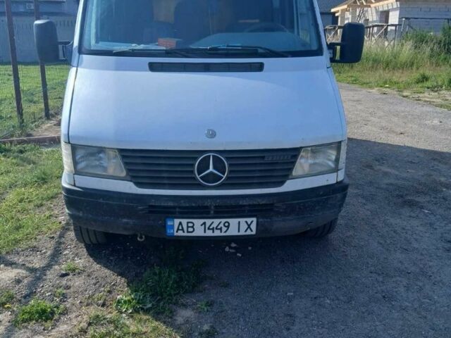 Белый Мерседес Sprinter, объемом двигателя 2.9 л и пробегом 300 тыс. км за 4000 $, фото 1 на Automoto.ua