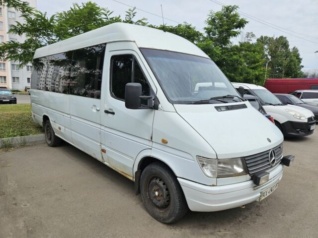 Белый Мерседес Sprinter, объемом двигателя 3 л и пробегом 200 тыс. км за 3913 $, фото 1 на Automoto.ua