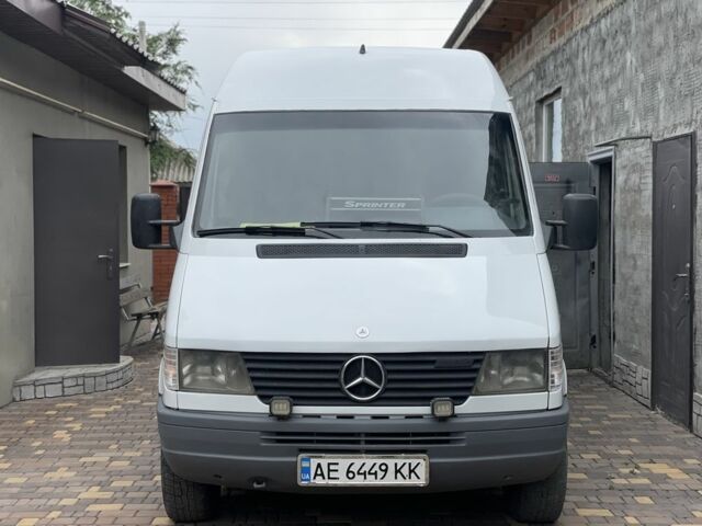 Білий Мерседес Sprinter, об'ємом двигуна 2.9 л та пробігом 300 тис. км за 9500 $, фото 1 на Automoto.ua