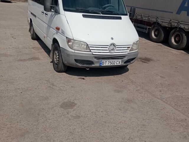 Белый Мерседес Sprinter, объемом двигателя 2.2 л и пробегом 500 тыс. км за 5523 $, фото 1 на Automoto.ua