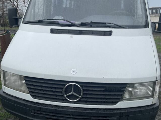 Белый Мерседес Sprinter, объемом двигателя 2.9 л и пробегом 100 тыс. км за 12500 $, фото 1 на Automoto.ua
