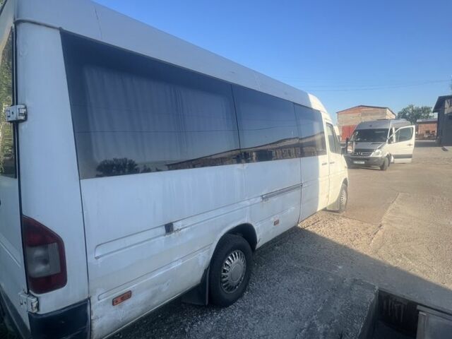 Белый Мерседес Sprinter, объемом двигателя 2.1 л и пробегом 500 тыс. км за 5500 $, фото 1 на Automoto.ua