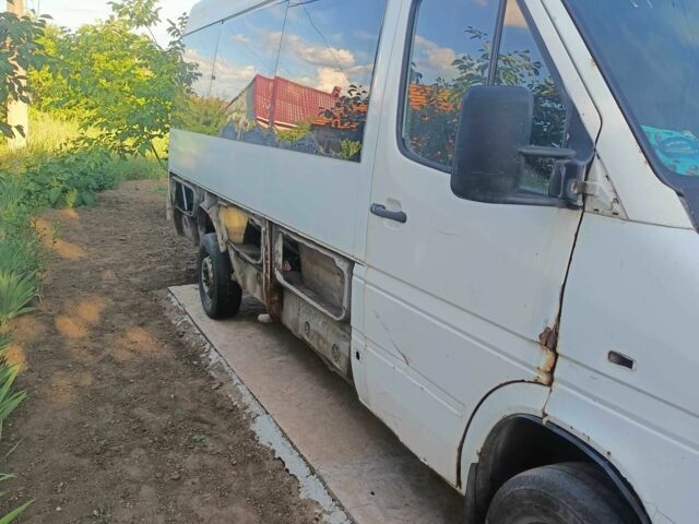 Белый Мерседес Sprinter, объемом двигателя 0 л и пробегом 800 тыс. км за 1000 $, фото 1 на Automoto.ua