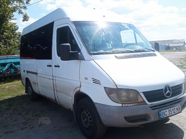 Белый Мерседес Sprinter, объемом двигателя 0 л и пробегом 300 тыс. км за 3599 $, фото 1 на Automoto.ua