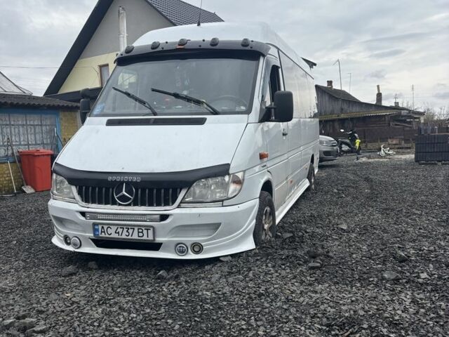 Белый Мерседес Sprinter, объемом двигателя 2.2 л и пробегом 350 тыс. км за 10440 $, фото 1 на Automoto.ua