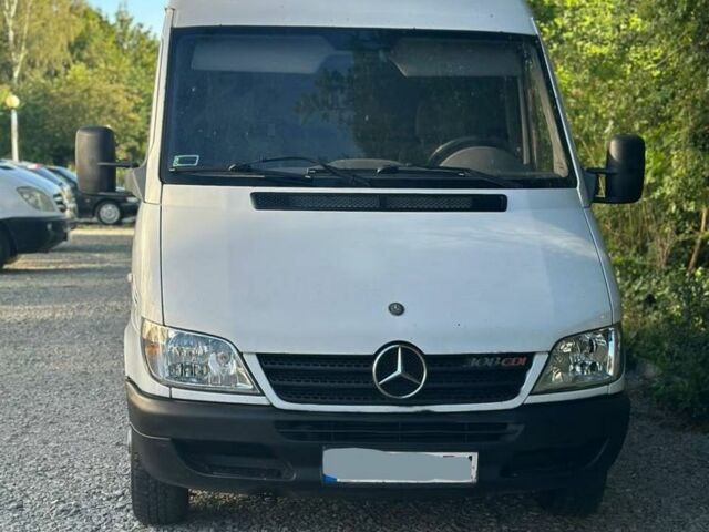 Белый Мерседес Sprinter, объемом двигателя 2.2 л и пробегом 472 тыс. км за 3206 $, фото 1 на Automoto.ua