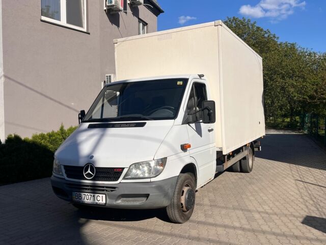 Белый Мерседес Sprinter, объемом двигателя 2.7 л и пробегом 320 тыс. км за 12500 $, фото 1 на Automoto.ua