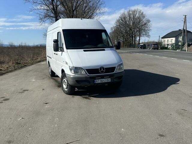 Белый Мерседес Sprinter, объемом двигателя 2.7 л и пробегом 256 тыс. км за 10500 $, фото 1 на Automoto.ua