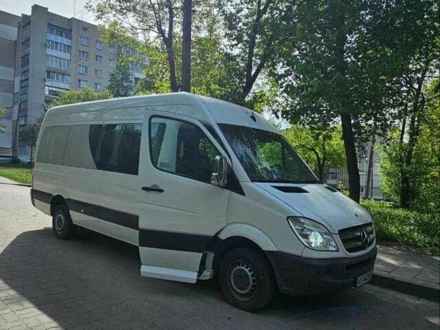Белый Мерседес Sprinter, объемом двигателя 2.1 л и пробегом 443 тыс. км за 16300 $, фото 1 на Automoto.ua
