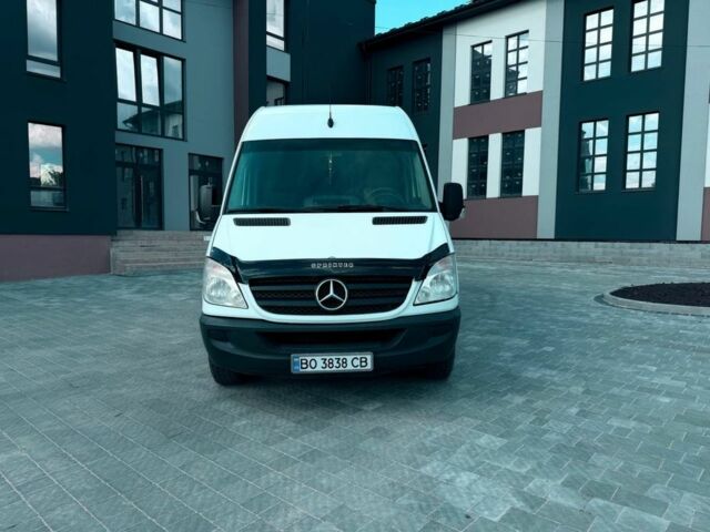 Белый Мерседес Sprinter, объемом двигателя 2.1 л и пробегом 336 тыс. км за 9439 $, фото 1 на Automoto.ua