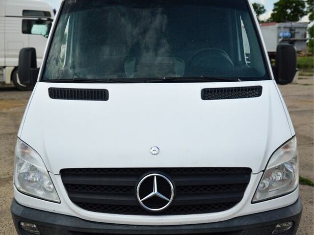 Белый Мерседес Sprinter, объемом двигателя 2.1 л и пробегом 313 тыс. км за 16000 $, фото 1 на Automoto.ua