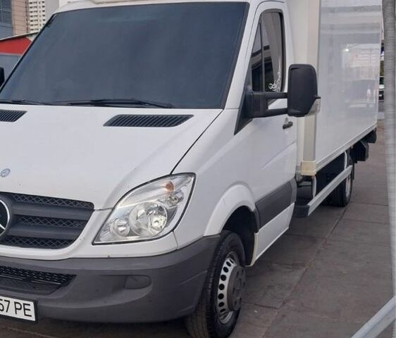 Белый Мерседес Sprinter, объемом двигателя 2.1 л и пробегом 309 тыс. км за 22540 $, фото 1 на Automoto.ua