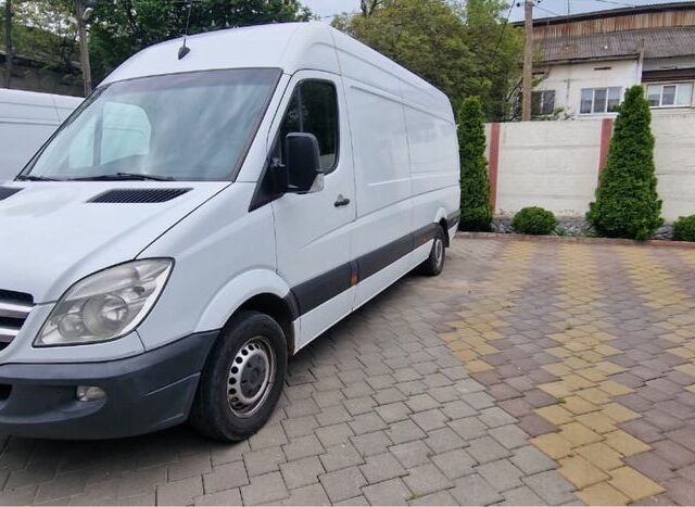 Белый Мерседес Sprinter, объемом двигателя 2.7 л и пробегом 417 тыс. км за 12000 $, фото 1 на Automoto.ua