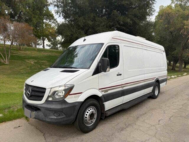 Белый Мерседес Sprinter, объемом двигателя 3 л и пробегом 74 тыс. км за 10900 $, фото 1 на Automoto.ua