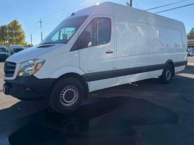 Белый Мерседес Sprinter, объемом двигателя 2.1 л и пробегом 70 тыс. км за 7500 $, фото 1 на Automoto.ua