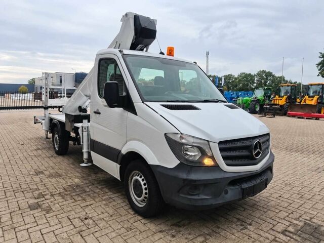 Белый Мерседес Sprinter, объемом двигателя 2.2 л и пробегом 46 тыс. км за 25689 $, фото 1 на Automoto.ua