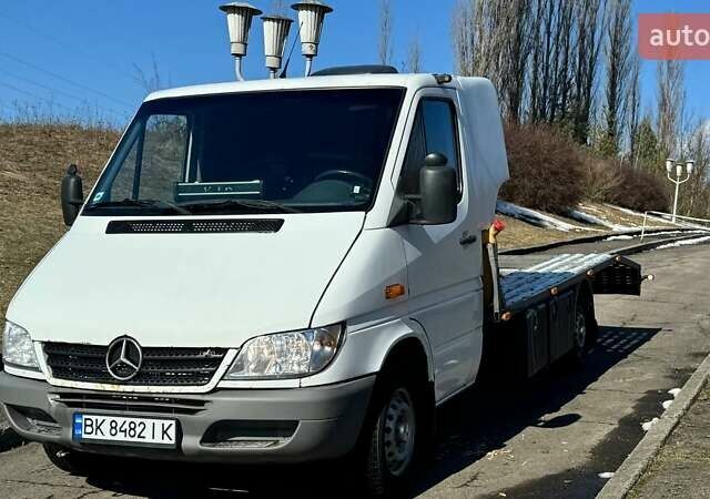 Белый Мерседес Sprinter, объемом двигателя 2.15 л и пробегом 450 тыс. км за 12000 $, фото 1 на Automoto.ua