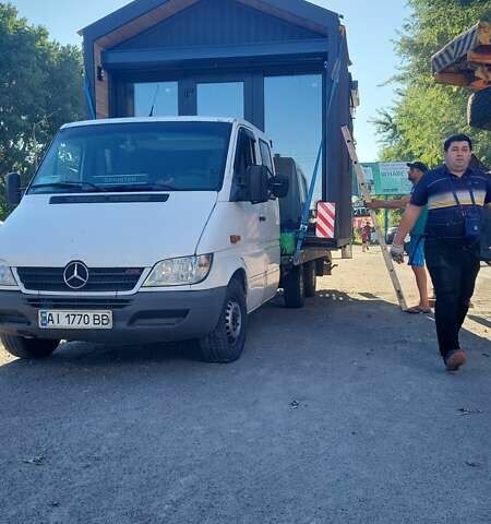 Белый Мерседес Sprinter, объемом двигателя 2.69 л и пробегом 480 тыс. км за 14650 $, фото 1 на Automoto.ua