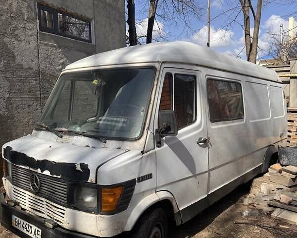 Белый Мерседес Sprinter, объемом двигателя 0 л и пробегом 199 тыс. км за 2000 $, фото 1 на Automoto.ua