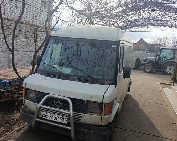 Белый Мерседес Sprinter, объемом двигателя 2.3 л и пробегом 500 тыс. км за 1500 $, фото 1 на Automoto.ua
