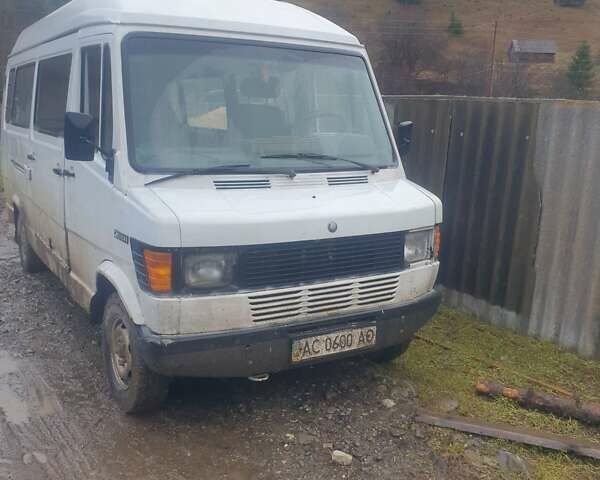 Білий Мерседес Sprinter, об'ємом двигуна 2.3 л та пробігом 999 тис. км за 2500 $, фото 1 на Automoto.ua
