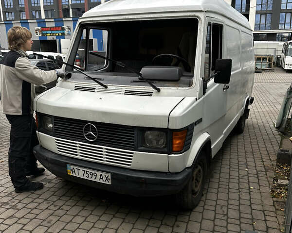 Білий Мерседес Sprinter, об'ємом двигуна 2.3 л та пробігом 280 тис. км за 5000 $, фото 1 на Automoto.ua