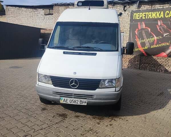 Білий Мерседес Sprinter, об'ємом двигуна 2.3 л та пробігом 170 тис. км за 3900 $, фото 1 на Automoto.ua
